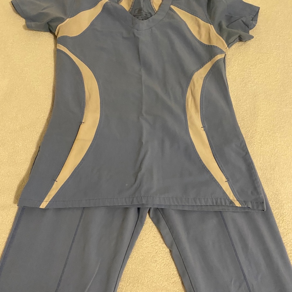 Scrub set - Picture 2 of 2